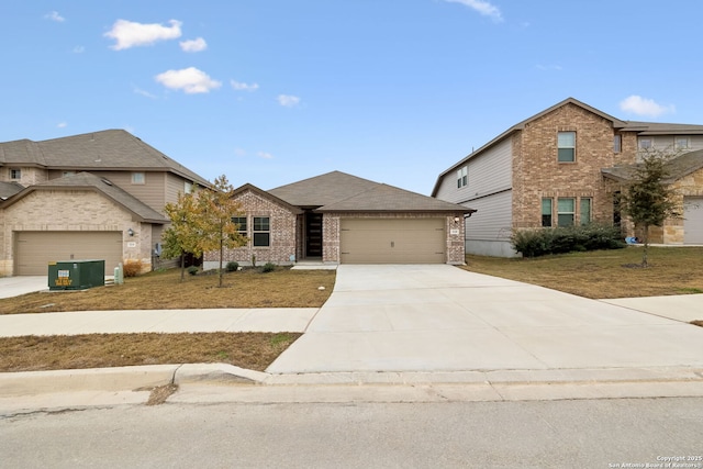 view of front of property featuring cooling unit, a garage, and a front yard