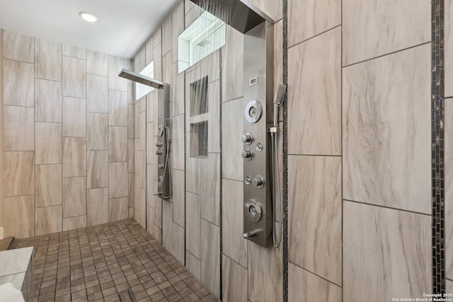 bathroom featuring tiled shower