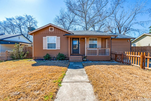 view of front of property with a porch and a front lawn