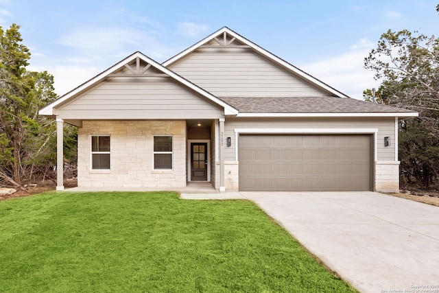 view of front facade featuring a garage and a front yard