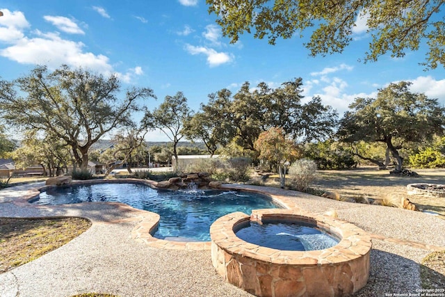 view of pool featuring an in ground hot tub