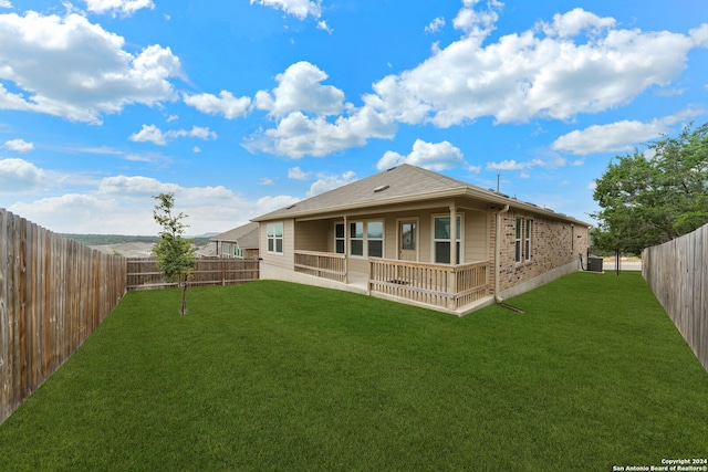 back of house featuring a lawn