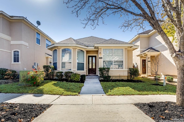 view of front of house featuring a front yard