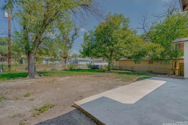 view of yard featuring a patio