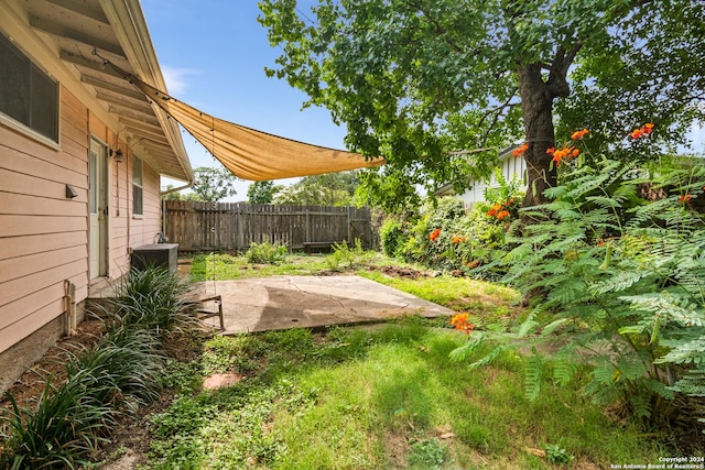 view of yard with a patio