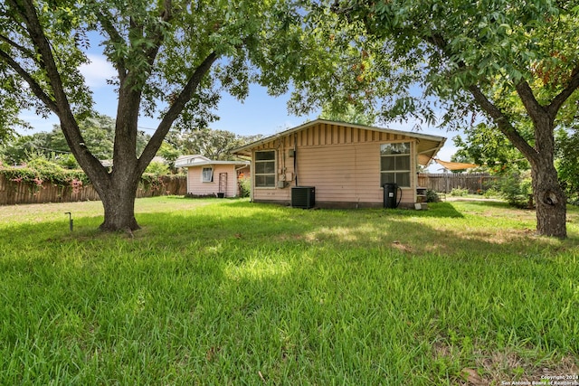 view of yard featuring central AC unit