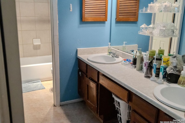 bathroom with vanity and tiled shower / bath