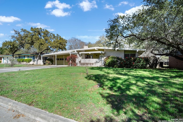 ranch-style home with a carport, a porch, and a front yard