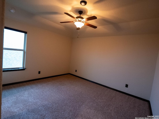 unfurnished room featuring carpet floors and ceiling fan