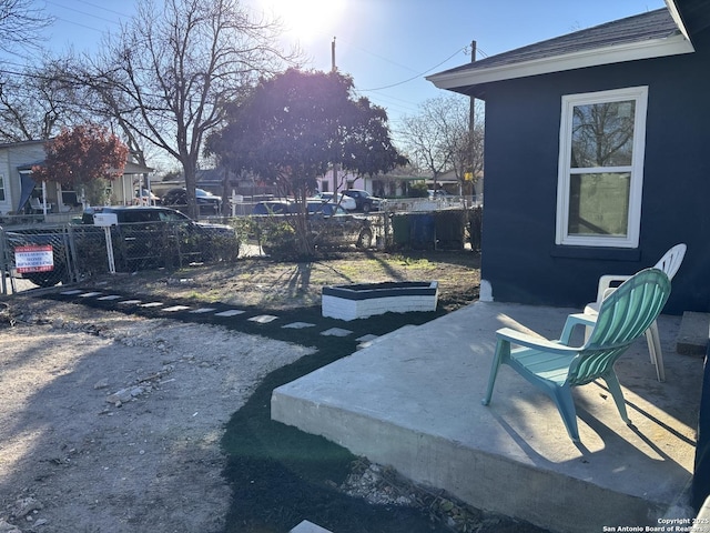 view of yard featuring a patio area