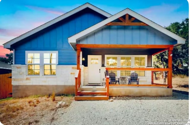 view of front of house featuring covered porch