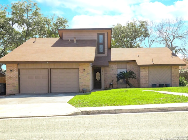 view of front of property with a front lawn