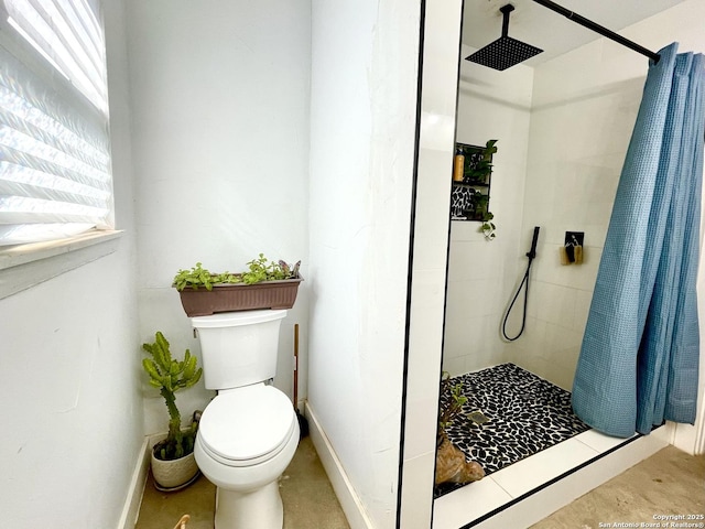 bathroom with toilet and a shower with shower curtain