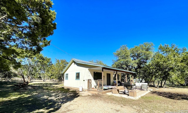 view of front of house featuring a patio