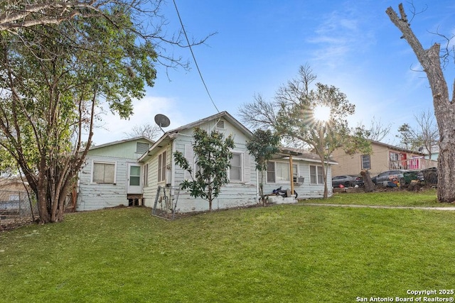 view of front of house featuring a front yard