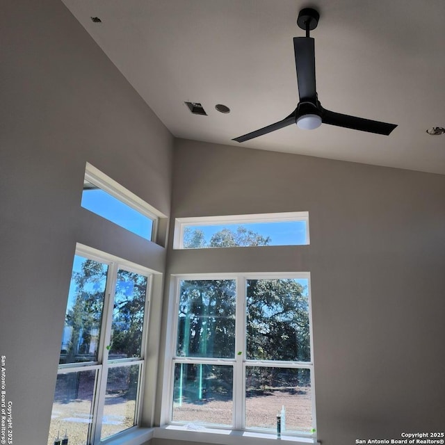 room details featuring ceiling fan