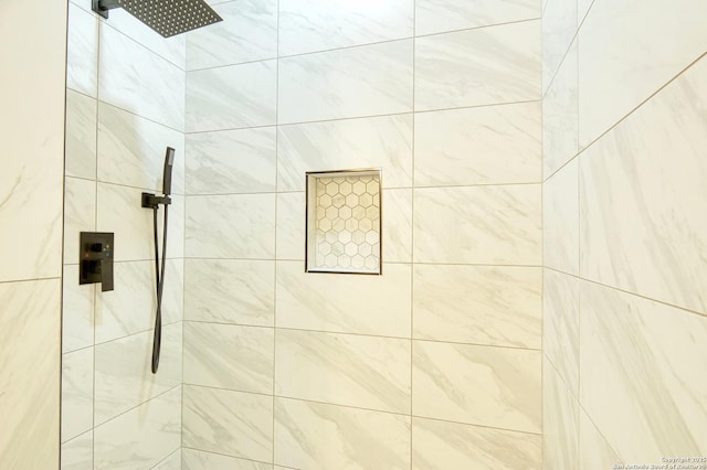 bathroom featuring tiled shower