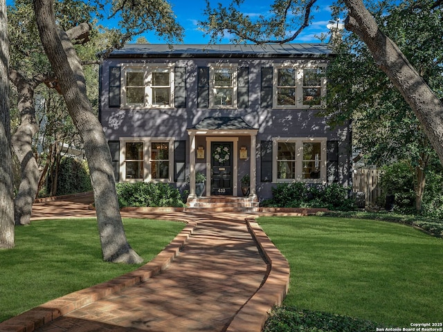 view of front of property with a front yard