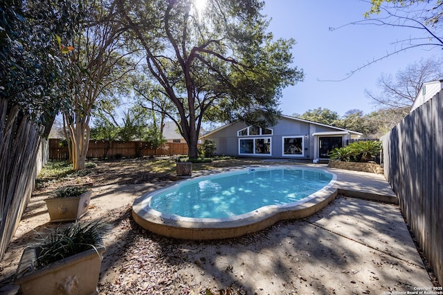 view of swimming pool