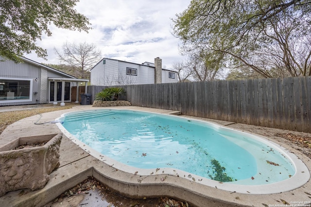 view of swimming pool