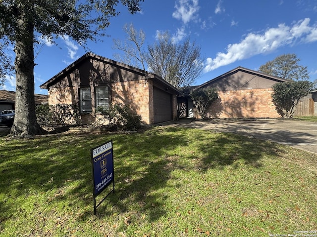 view of front of home featuring a garage and a front lawn