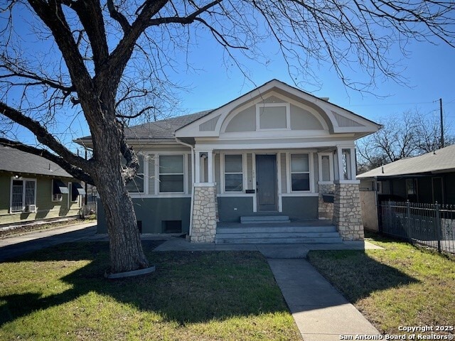 view of front of home with a front lawn