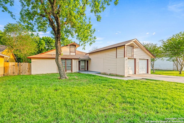 view of front of house with a front yard