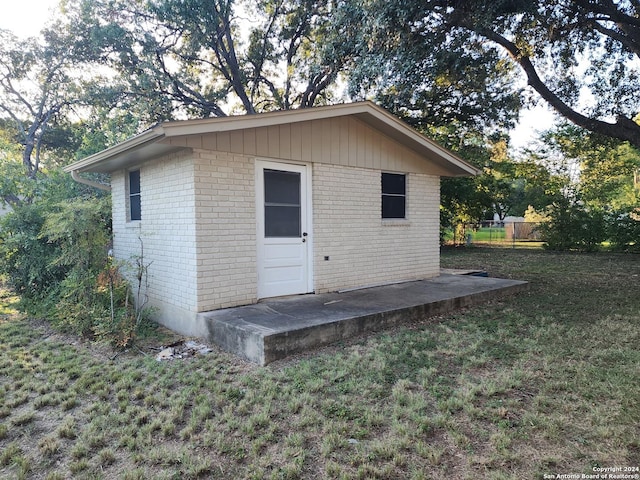 view of outbuilding featuring a yard