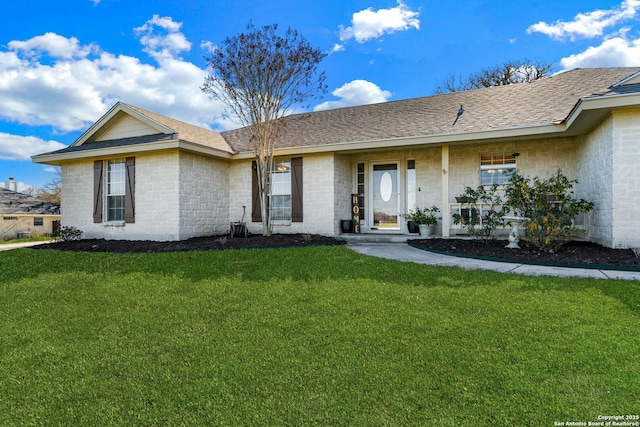 ranch-style house featuring a front yard