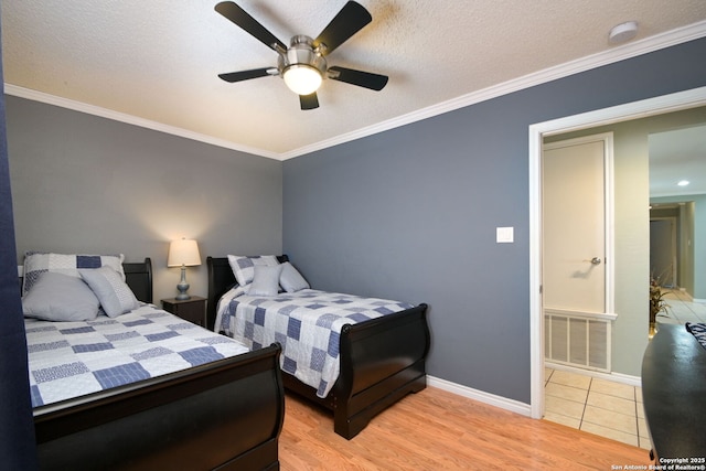 bedroom with crown molding, a textured ceiling, ceiling fan, and light hardwood / wood-style flooring