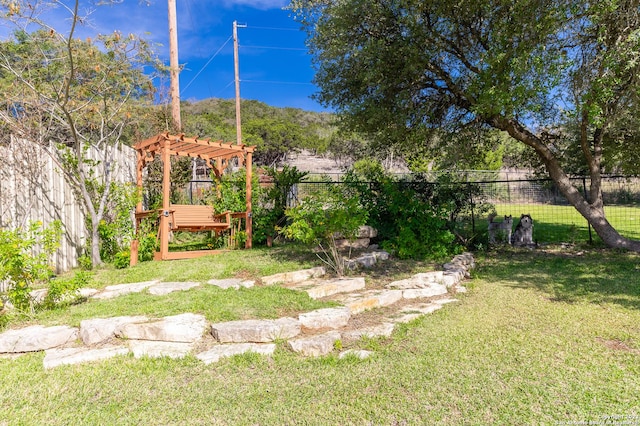 view of yard featuring a pergola