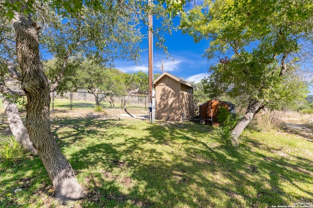 view of yard with a storage shed