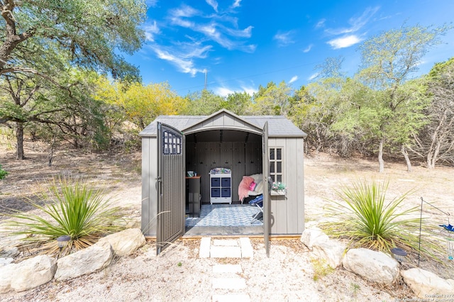 view of outbuilding