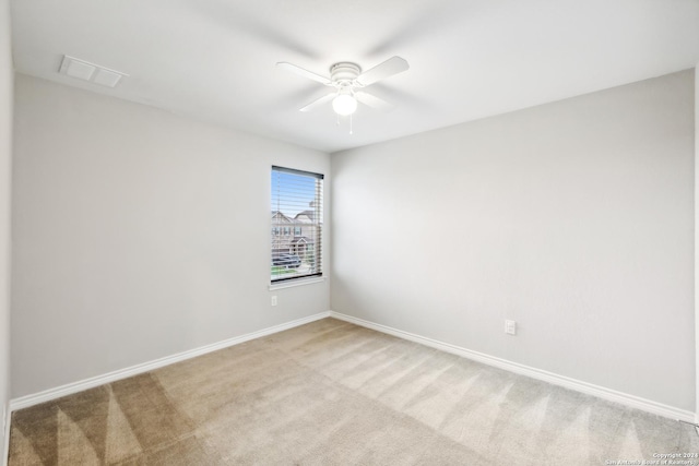 carpeted empty room featuring ceiling fan