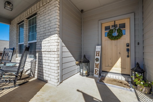 doorway to property with covered porch