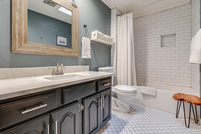 full bathroom with shower / tub combo with curtain, vanity, and toilet