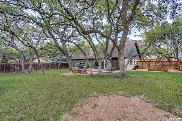 view of yard featuring a patio