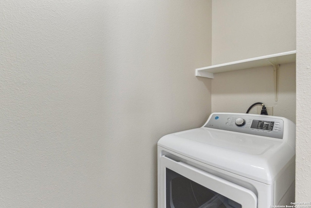 clothes washing area with washer / clothes dryer