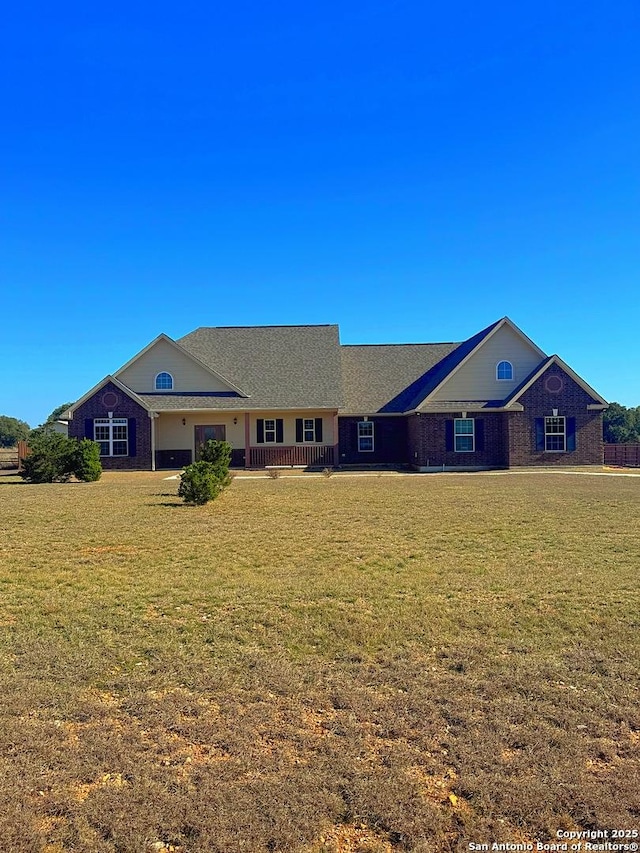 ranch-style home featuring a front lawn