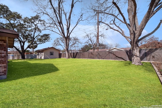 view of yard with an outdoor structure