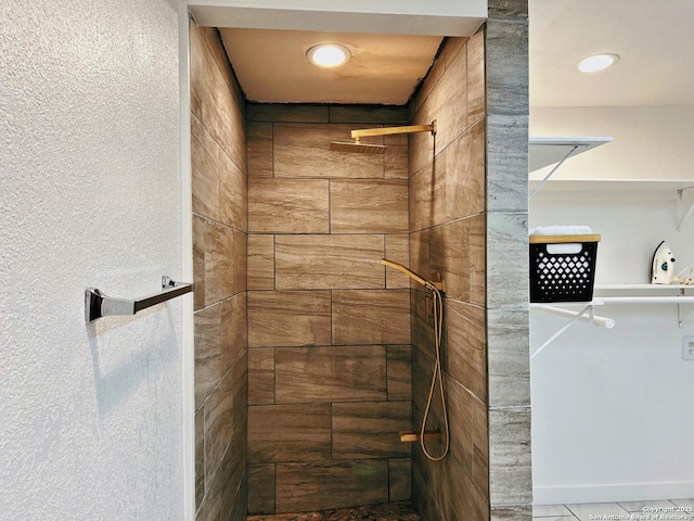 bathroom featuring a tile shower