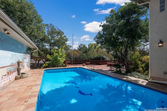 view of swimming pool