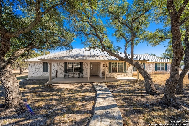 ranch-style home featuring a patio area