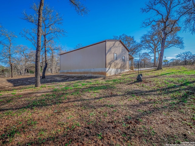 view of yard with an outbuilding and a pole building