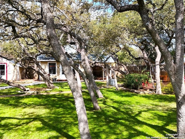 view of front of home featuring a front yard and fence