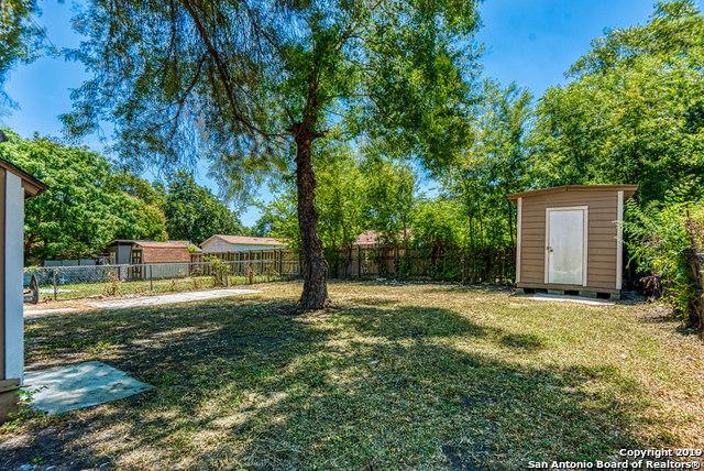 view of yard featuring a storage unit