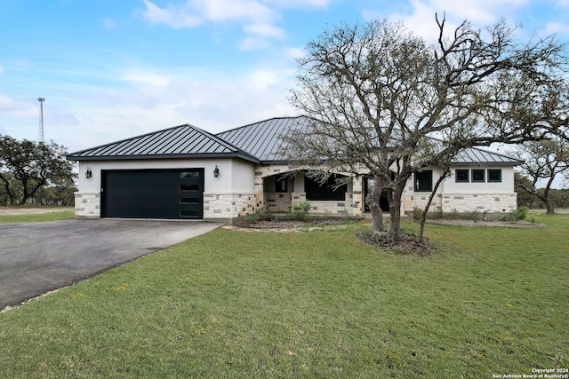 view of front facade featuring a garage and a front lawn