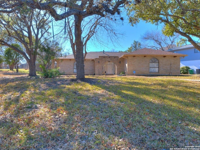 view of front of house with a front yard