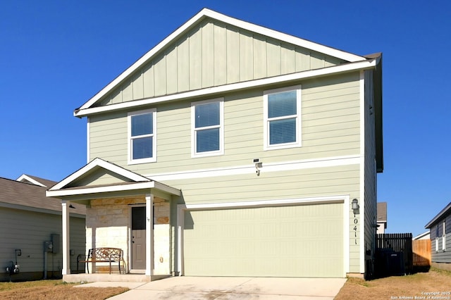 view of front facade featuring a garage