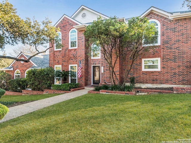 view of front of home with a front lawn